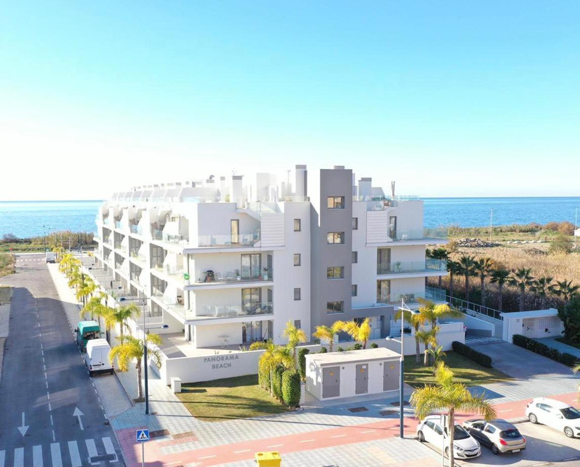 Apartamento En Primera Linea De Playa, Con Piscina Y Garaje En Torrox Costa Eksteriør bilde