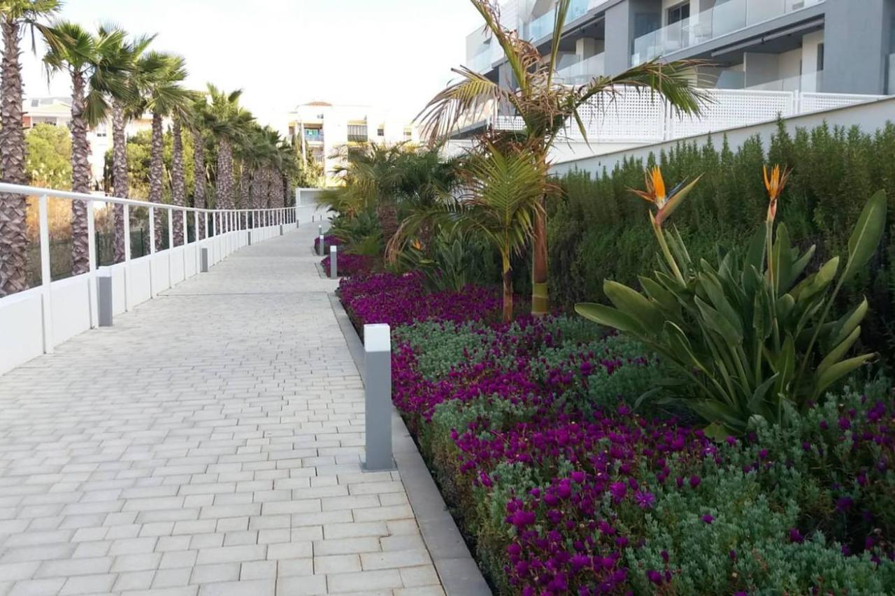 Apartamento En Primera Linea De Playa, Con Piscina Y Garaje En Torrox Costa Eksteriør bilde