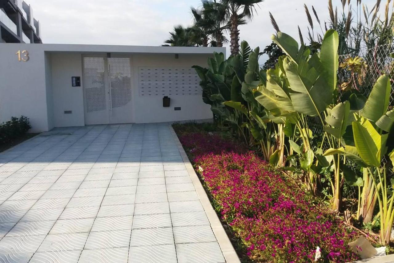 Apartamento En Primera Linea De Playa, Con Piscina Y Garaje En Torrox Costa Eksteriør bilde